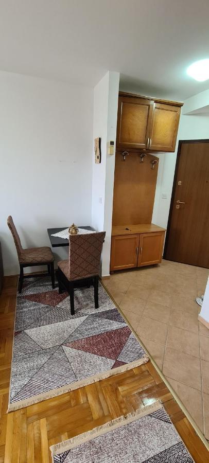 Apartman Velimir Stari Aerodrom Podgorica Exterior foto